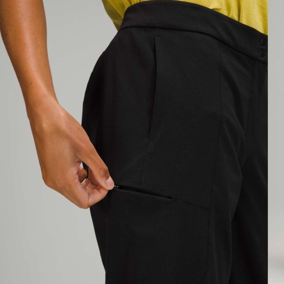 Lululemon Sz 6 Ventlight Cargo Mid Rise Crop 26" In Black - Picture 4 of 9